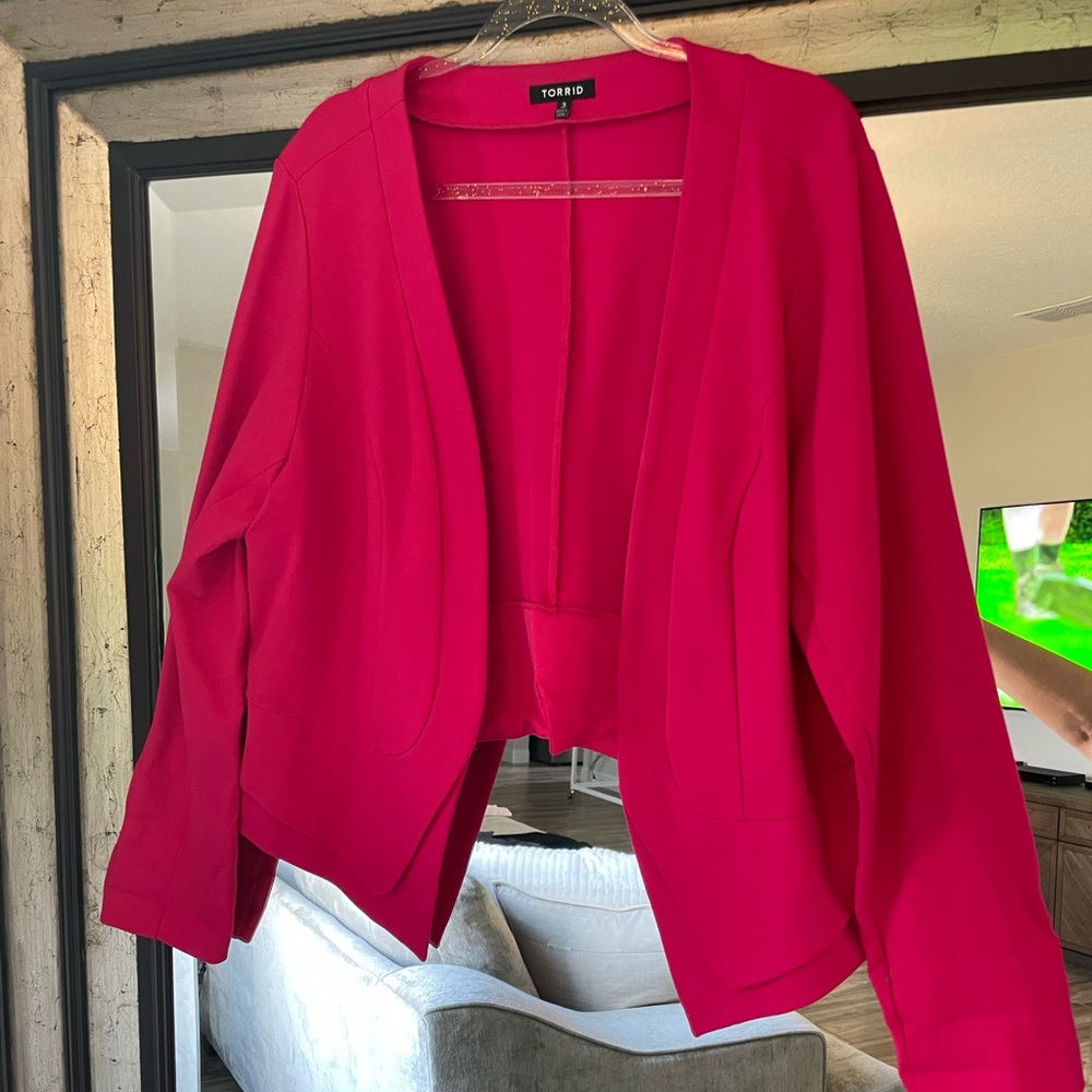 🩷🩷 Torrid Fuchsia Blazer-Size 3 🩷🩷